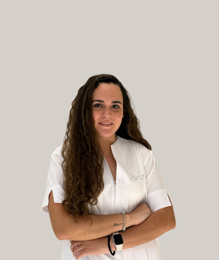 Alba Santos, higienista en la clínica Serna Dental