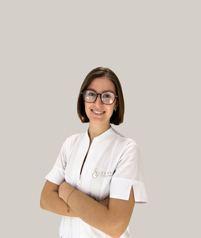 Gemma Gallego, Higienista de Serna Dental. Estudios realizados en IES Julian Marias en Valladolid
